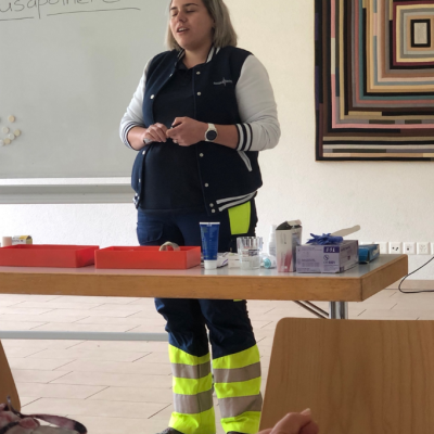 Verschiedene Aktivitäten aus dem offenen Treff
Backen, Tanzen, Handpflege, Nähen, Massage, Die Hausapotheke (Vortrag)